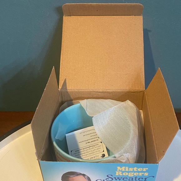NIB Mr. Rogers Sweater Changing Mug - Heat Reactive - Picture 3 of 7